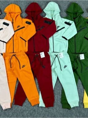 JWilli876 for you Nike Kids' Hooded Jogger Set light green and dark green